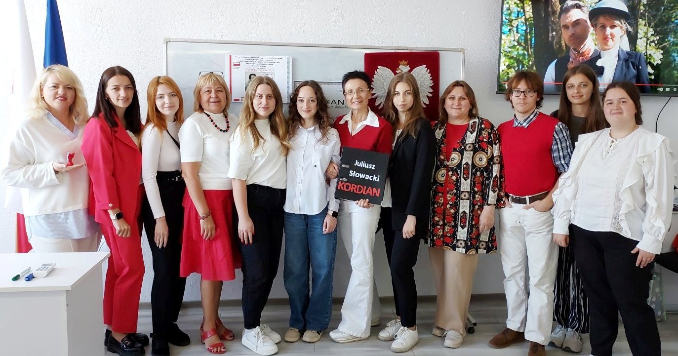 Музичне вітання учасників Національних Читань від студентів ІІІ курсу_групи СОПМУ-33 полоністики